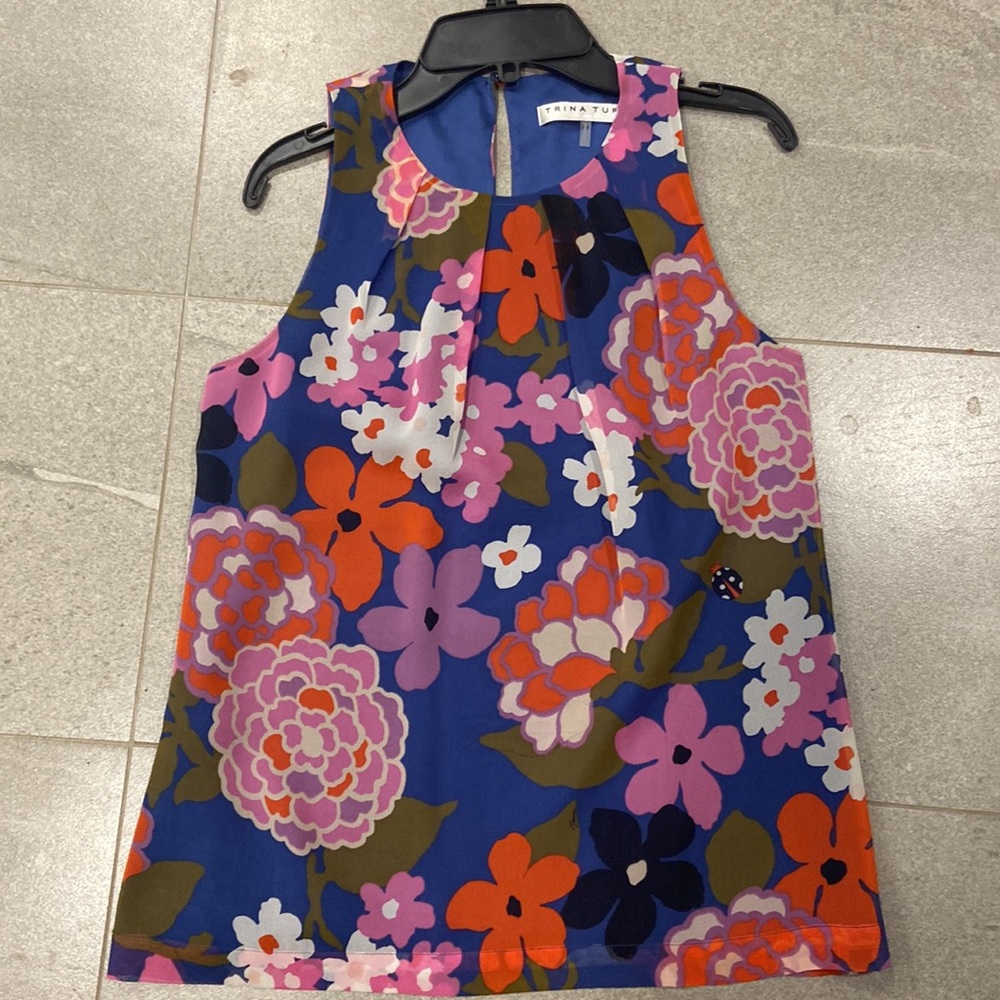 Trina Turk sleeveless silk top, Sz XS, NWOT